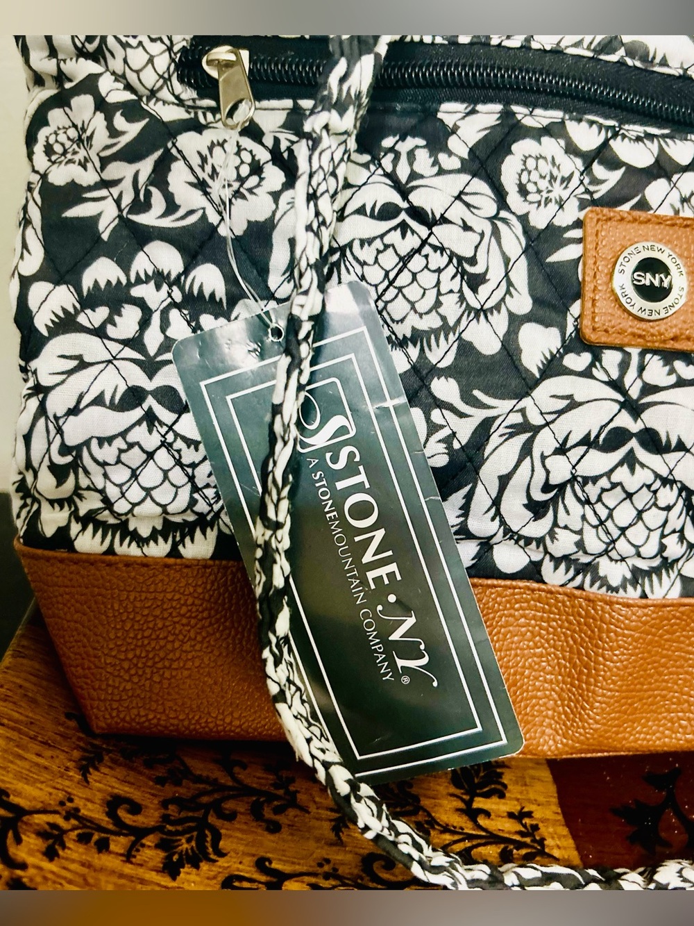 Stone Mountain NY quilted tote bag -black & white pattern - faux leather bottom - Picture 4 of 14